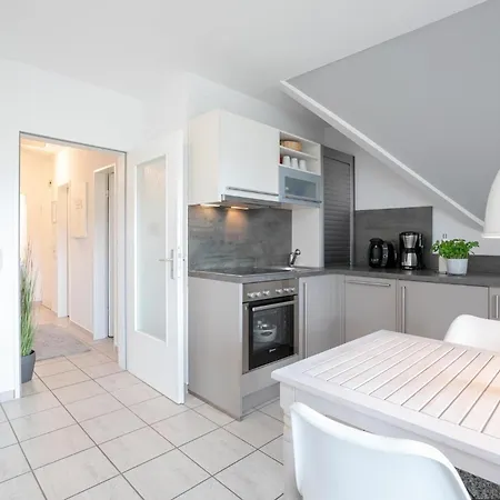 Apartment White Lounge